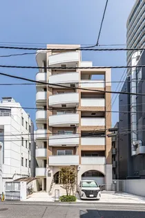 ランド南青山【2階】の外観