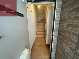 セレスコート花園【203号室】の玄関