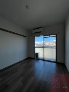 ニュー江坂ハイツ【1階】の居間