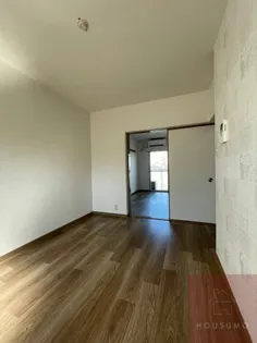 ニュー江坂ハイツ【1階】の居間