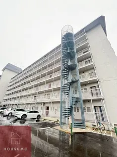 千里泉ヶ丘スカイハイツ2号棟【5階】の外観