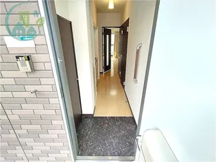 レオネクスト赤坂【2階】の玄関