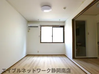 コーポ前田【206号室】の居間