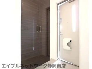 ルリアン縁【1階】の玄関