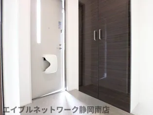 ルリアン縁【1階】の玄関