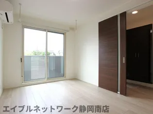 ルリアン縁【1階】の居間