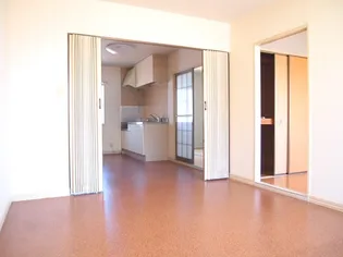 フローラル熊野【102号室】の居間