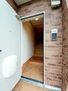 レスプランドール【2階】の玄関