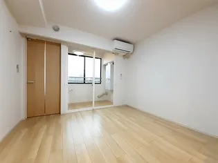 バル リヴィエール【3階】の居間