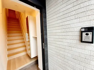 バル リヴィエール【3階】の玄関