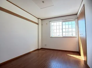 ニューフォンテーヌ【2階】の居間