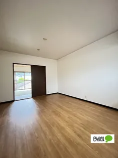 ファミリーばーべなⅡ【202号室】の居間