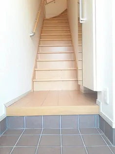 ベル ビレッジ 秋葉通り Ⅱ【2階】の玄関