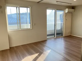 カーサ・エテルノ西津田B【2階】の居間