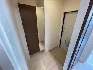 ブルースター【1階】の玄関