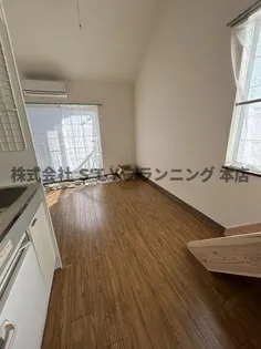 メゾン・ド・KS【2階】の居間