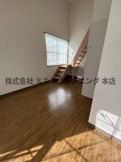 メゾン・ド・KS【2階】の居間