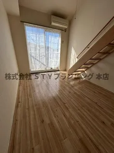 メゾン・ド・KS【2階】の居間