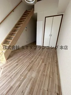 メゾン・ド・KS【2階】の居間