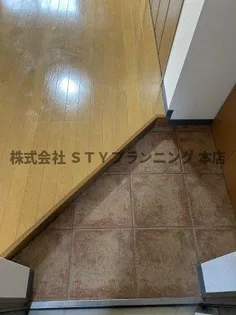 ラフィナート幡野【1階】の玄関