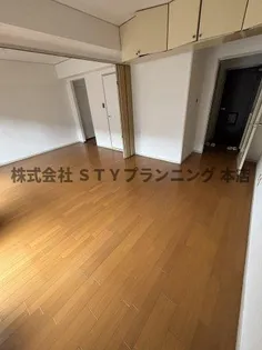 ライオンズマンショングリーン久屋大通【7階】の居間