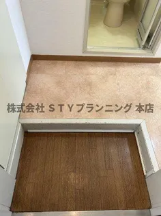 ジョイフル亀島【3階】の玄関