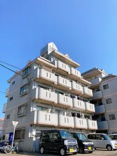 ビッグバーンズマンション三和【1階】の外観