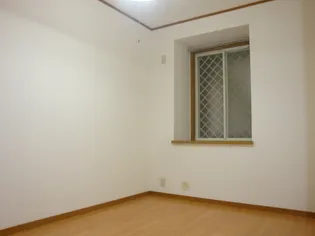 エーデル雲雀丘二番館【中部屋(205)号室】の居間