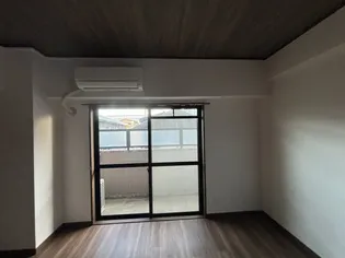 ドール魚崎【2階】の居間