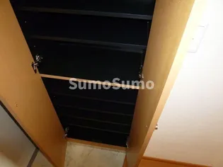 レジディア博多東【4階】の玄関