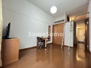 レオパレス西岡本【1階】の居間