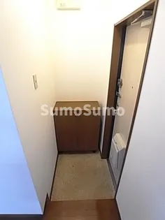 ロイヤルヴィレッジ【1階】の玄関