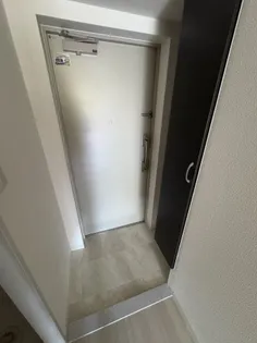 ツルトスコⅡ番館【4階】の玄関