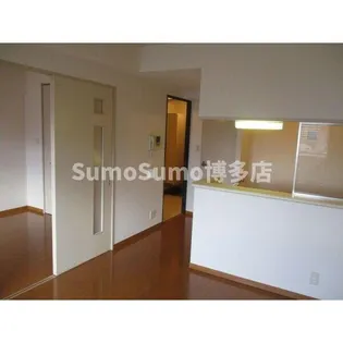 エムティースクエア吉塚駅前【5階】の居間