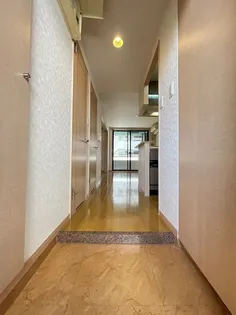 ラ・ペール・モリ【7階】の玄関