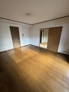 クレスト羽坂【2階】の居間