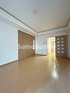 ロイヤル博多駅前【13階】の居間