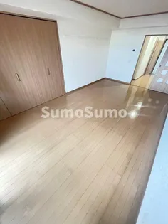 ロイヤル博多駅前【15階】の居間