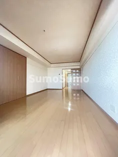 ロイヤル博多駅前【15階】の居間