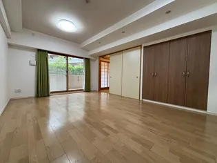 ローレルコート芦屋【1階】の外観