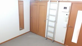 レオパレスサンセリテ上之【2階】の居間