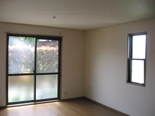 ヴィルヌーブ東櫛原【2階】の居間