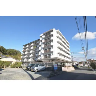 ニューロイヤルビル【3階】の外観