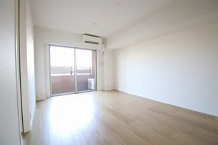 RJRプレシア吉塚駅前【2階】の居間