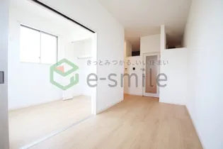 モアメゾン中央公園前【1階】の居間