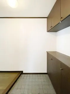 平尾フェニックスマンション【8階】の玄関