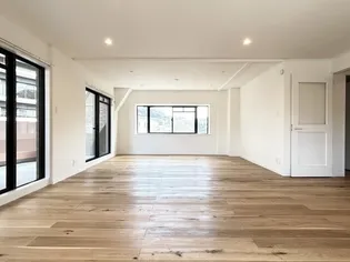 ルッシュ・西公園【4階】の居間