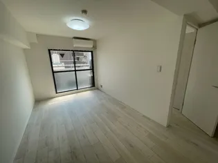 ラ・パシフィックビルC棟【604号室】の居間