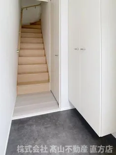 Gloire遠賀野A【2階】の玄関