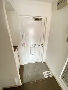ラパンジール塚本【3階】の玄関